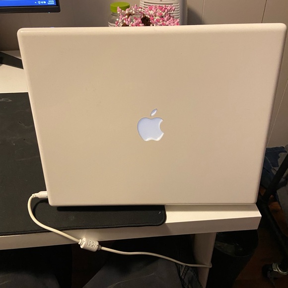 IBOOK G4 EARLY 2004 STILL FULLY WORKING - Picture 2 of 3